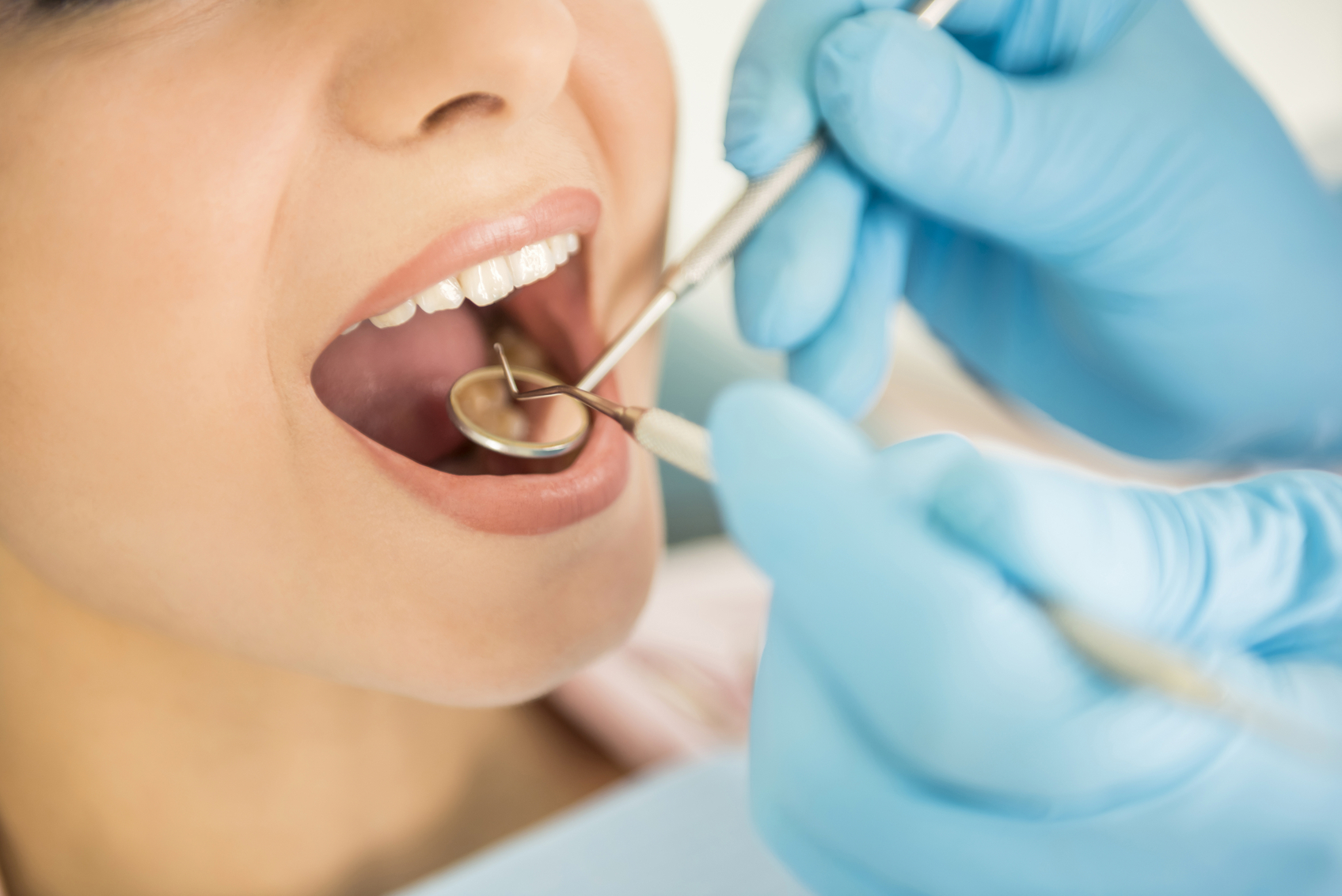 Dentures VS Dental implants